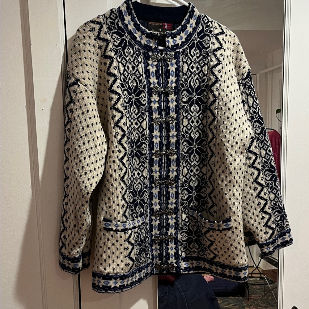 Men's Navy and Cream Norwegian Patterned Sweater / Vintage